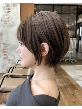 アフロート トウキョウ(AFLOAT TOKYO) 『岩田莉奈』40代50代お洒落な白髪染ショートボブ銀座ケアカラー