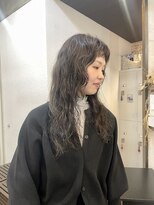 クオート(quoit) ダークアッシュカラー×ゆるやかウェーブ