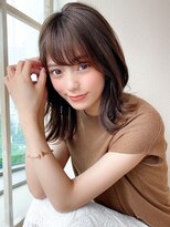 大人かわいい ヨシンモリ グレーべージュ 外ハネ くびれヘア
