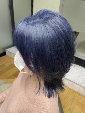 カームバイリコ 学芸大学(calm by liko) ネイビーブルー/ 青/ブルーヘア/ふんわりレイヤー/外はね/派手髪