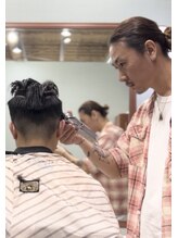 フォーコーナーズカットショップフェイビーズ 名古屋西(FourCornersCutShop favey's) KAZUTOMO YASUNAGA