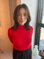 シダ(sida SAIIN)&nbsp;20代30代センターパート小顔ミディアムレイヤー