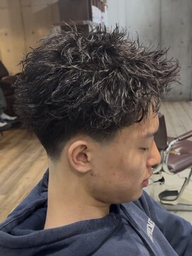 フィフス(fifth) スパイキーショート短髪パーマテーパーフェードルーズパーマ