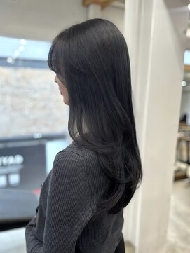 エル バイ ホーム(L by HOME) 暗髪 透明感 シルキーグレー ワンカールレイヤーカット