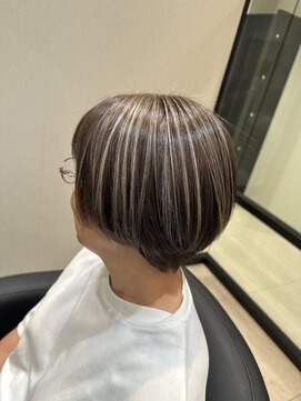 ハクア プラス(HAKUA PLUS) 筋感ある白髪ぼかしハイライト!