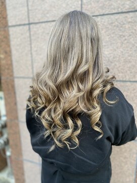 フツーロ 栄(FUTURO) ハイトーン　ギャルスタイル