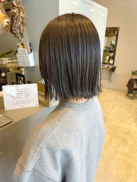 クルニエ(crenier) 簡単外ハネオリーブグレージュ