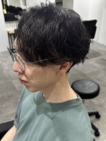 ヒュイル バイ ニアウ(Hwyl by Niau) メンズセンターパートニュアンスパーマシャドウパーマ刈り上げ