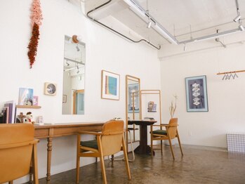 髪と自然の写真/こだわりの≪接客・居心地・空間づくり≫高い技術をもつスタイリストが特別な空間と時間をご提供します。