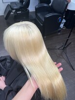 テテ(TETE)&nbsp;【TETE】エデン　金髪抜きっぱなしヘア　長堀橋×心斎橋