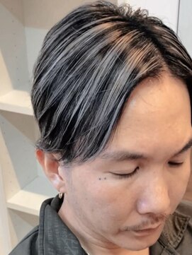 ルーシー(LUCY) センターパート×バレイヤージュ×ブラック&シルバーカラー