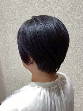 アクセ 艶髪ブルーブラック×小顔似合わせカットショートボブ30代40代
