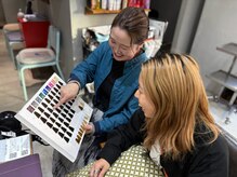 お客様への寄り添いNo1サロン。カットメニューにはアイブロー&眉カット込(高校生以下は要相談)