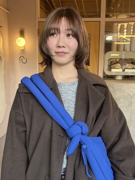 イル(iru) レイヤーボブ ミルクティーベージュ