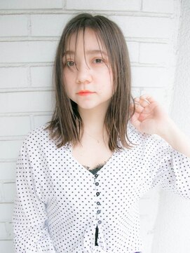 ルティア(Lutia) ウェットスタイリング 大人かわいい グレージュ