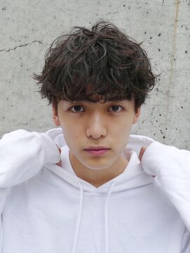 フィフス(fifth) コンマヘアツイストパーマ ツーブロック  マッシュウルフ