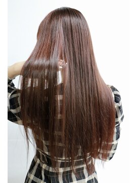 ティサ(Tisa) 髪質改善ストレート　潤いと艶やかなロングストレートスタイル