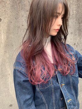 シー 岡崎(,SHE) 裾だけフェミニティピンクのバイカラーヘア