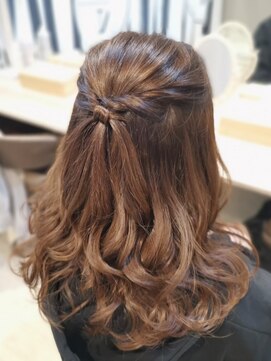 ヘアセットサロン ミント(Hair set salon MINT) ねじりハーフアップ