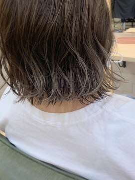 アーティスト サロン ショウ(artist salon SHOW) 外ハネミディ×アースカラー