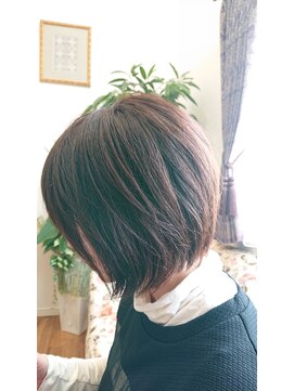 ウルハ(URUHA) カジュアルショートボブ