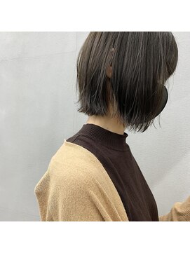 エヌ(N) ルーズボブ × 8トーンのオリーブマット