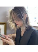ミディアムヘアー＋フェイスフレーミングカラー