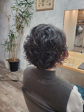 アラシャ(Araxa) くるくるアシメパーマ