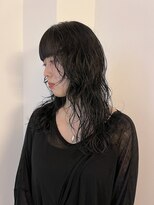 カルテ(QUARTE) ゆったりパーマ×マットブラック