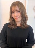 ミルクティベージュ 波巻きヘア ケアブリーチ ハイトーン 小顔