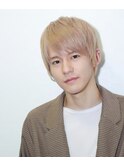 知的な一面が光るナチュラルショート