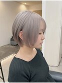 外国人風ホワイトグレージュボブ
