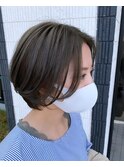 ショートボブ×オリーブベージュ