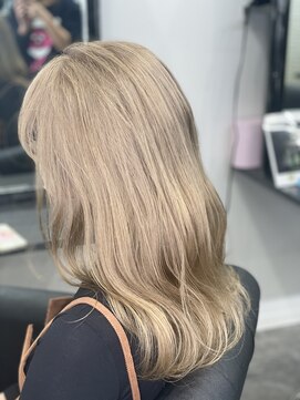 エイトヘアー(Ei8htHair) ホワイトミルクティーカラー