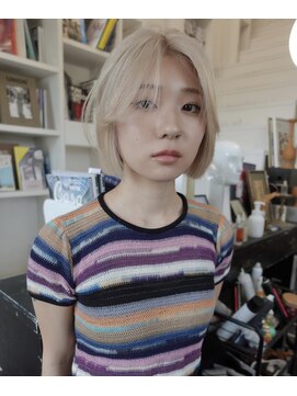 グリフィカ(grifica) White blond×layer bob