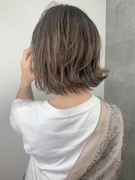 アンダーバーホワイト 泉佐野店(_WHITE) ☆切りっぱなしボブ　愛されショートボブ　小顔ボブ