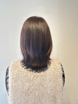 フェミニン外ハネスタイル