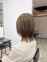 テラス トヨタ(Telasu Toyota)&nbsp;くびれレイヤーボブカットとアッシュベージュカラー