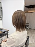 くびれレイヤーボブカットとアッシュベージュカラー