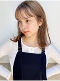 ぱつんとした前髪 ×耳掛けミディアム