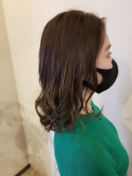 ルチカ(Luccica) 【Luccica】ミディアムレイヤー×グレージュ