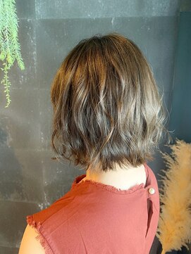 リンダイーロ(Linda Hiro) 【札幌円山　アディクシーカラー/ボブ/髪質改善トリートメント】