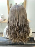グレージュカラー　ロングヘアー　