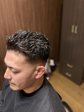 バーバークラシックス(BARBER CLASSICS) スキンフェード×ツイストパーマ