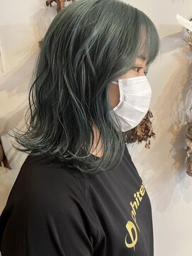 シーソー(SEE SOE) 切りっぱなし外ハネスタイル