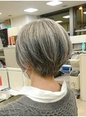 グレイヘアショート