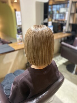 エトワヘアー(Etowa hair) ぱっつんボブ/ブロンドベージュ/1ブリーチ/ブリーチカラー