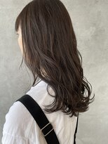 ニューカマー バイ ヘッドライト シブヤ(NEW COMER by HEADLIGHT shibuya)&nbsp;グレージュ×くびれレイヤーミディアム