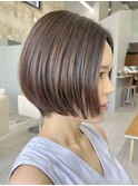 表参道酸性ストレートショートボブレイヤーアッシュベージュ40代