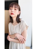 エル(elle)&nbsp;透明ショコラブラウンの外ハネ切りっぱなしボブ／小顔くびれヘア